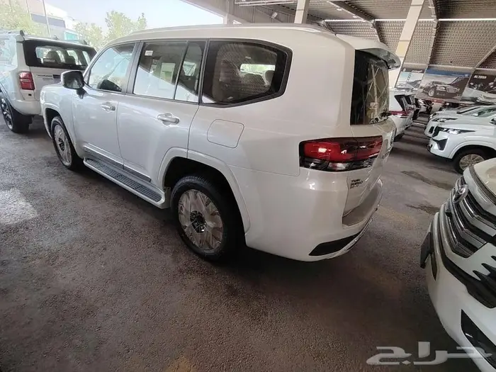 لاندكروزر L4 بنزين موديل 2025 حبه فقط 14