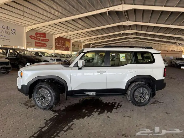 تويوتا برادو TXL3 موديل 2025 بنزين 8