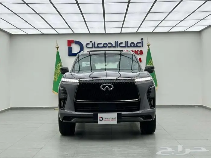 انفينتي QX80 اوتو جراف 2025 قيادة تجمع بين القوه والفخامه 0