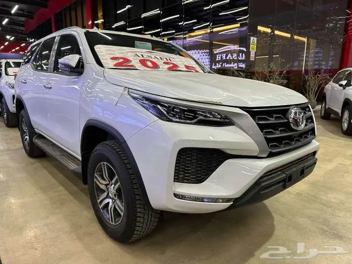 تويوتا فورتشنر بنزين بدون دبل 2025 1