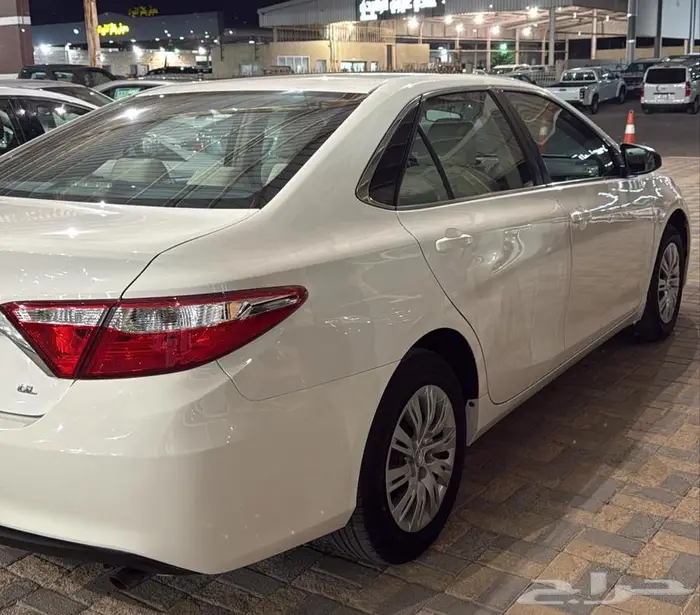 كامري تويوتا 2016 ابيض ماشيه 35 الف مخزنه 2