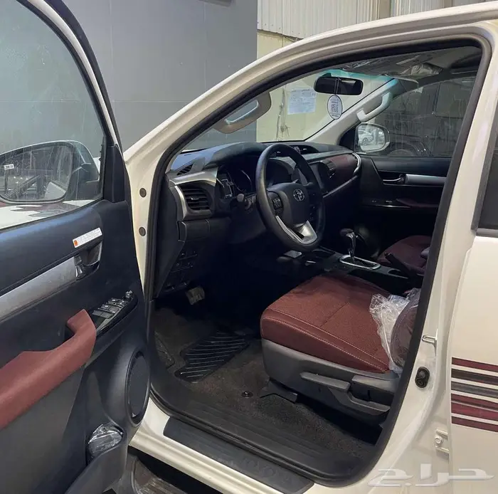 هايلوكس GLX 2.4 ديزل 2025 4