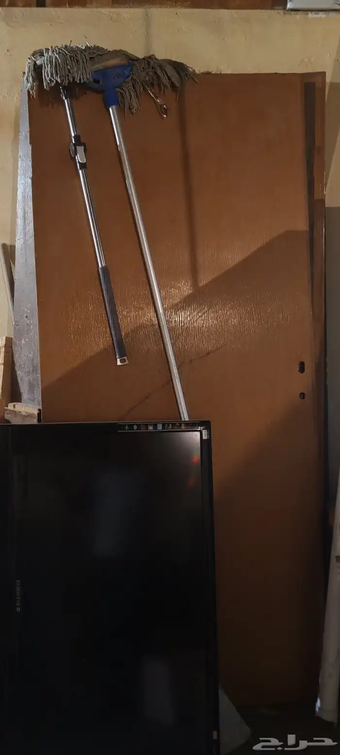 مشايه أطفال وكرسي أطفال وسرير وابواب خشبيه وتلفزيون 5