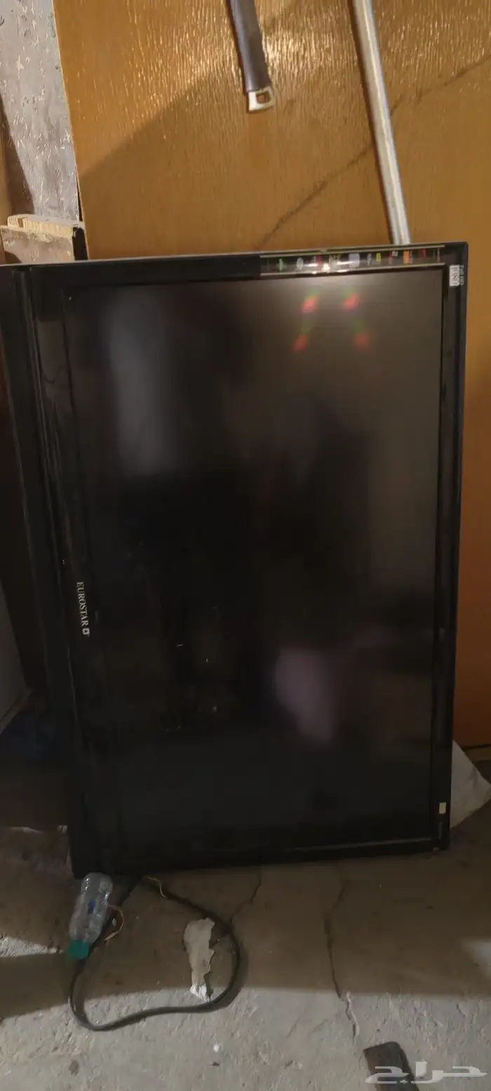 مشايه أطفال وكرسي أطفال وسرير وابواب خشبيه وتلفزيون 4