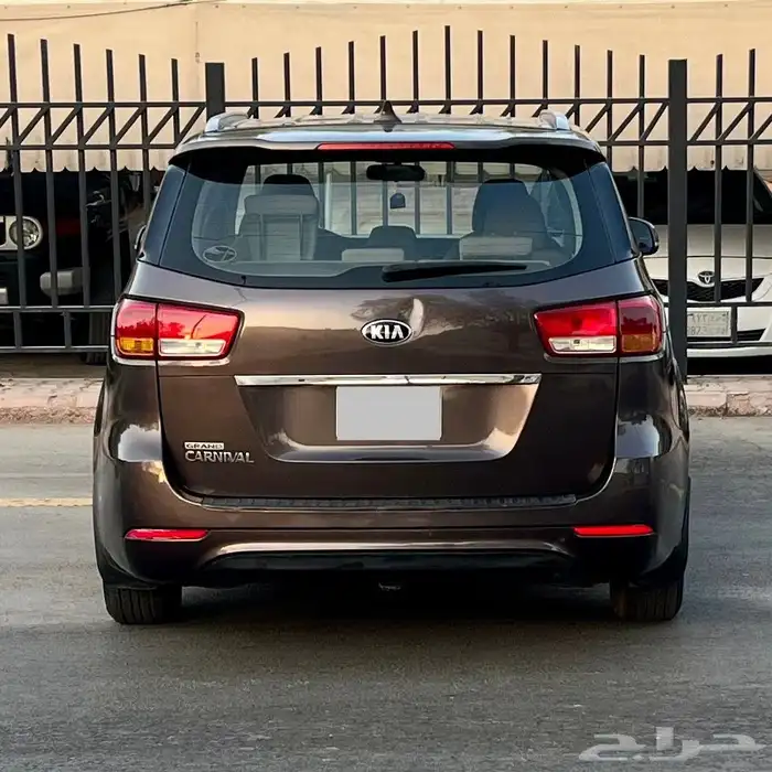 كيا كارنيفال 2015 ( استاندر ) 7
