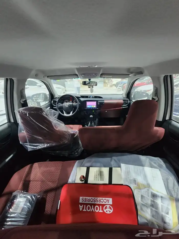 تويوتا هايلوكس GL غمارتين بدون دبل ديزل قير عادي 2025 3