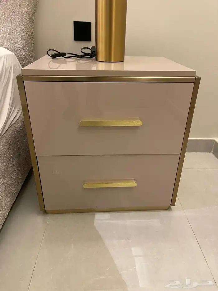 غرفة نوم مع مرتبة 4