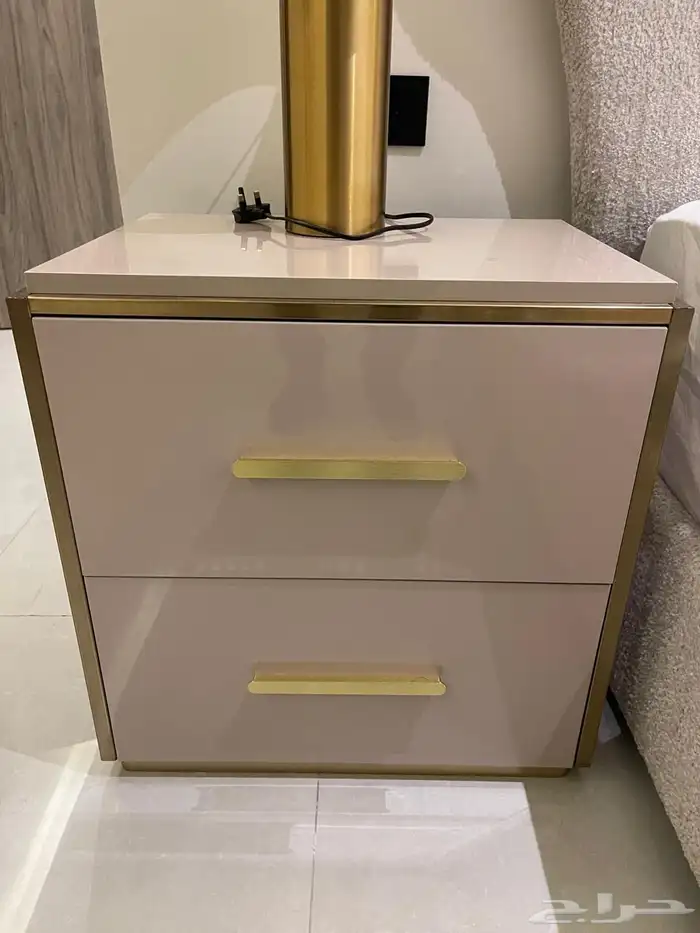 غرفة نوم مع مرتبة 5