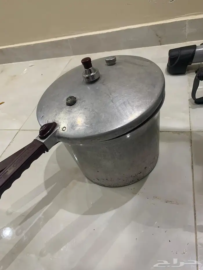 اله رياضيه وقدر ضغط قديم للبيع 3