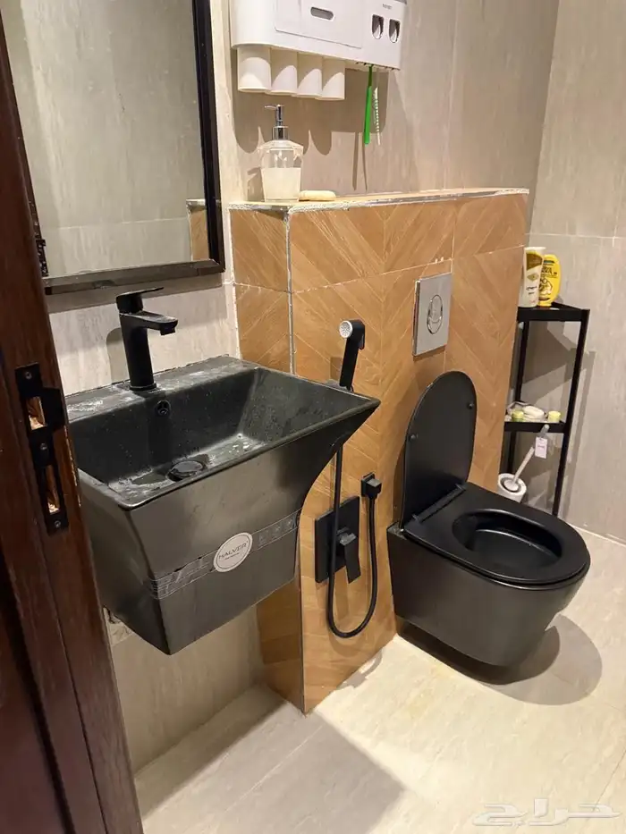 مغاسل وكراسي حمام نظيفه 0