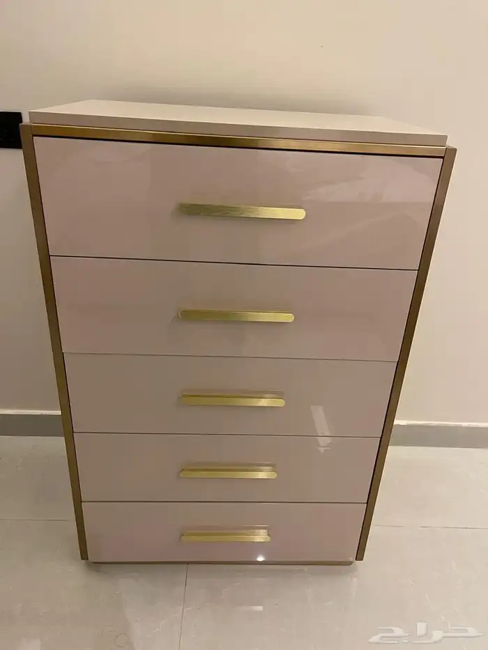 غرفة نوم مع مرتبة 3