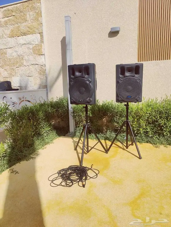 يوجد لدينا كراسي وطاولات وكانت ثلاثي ومفرد صبابين وصبابات 3