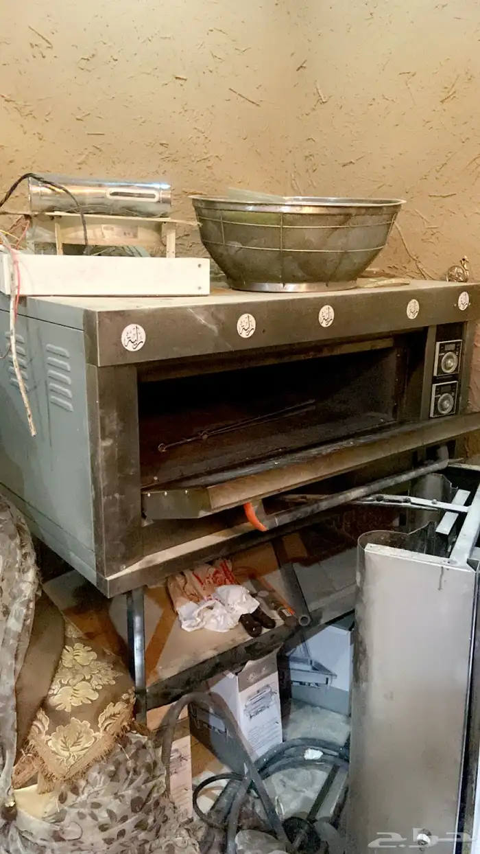 اغراض مطعم للبيع مكاين برست أمريكي فرن بتزا ثلاجات كراسي  . 1