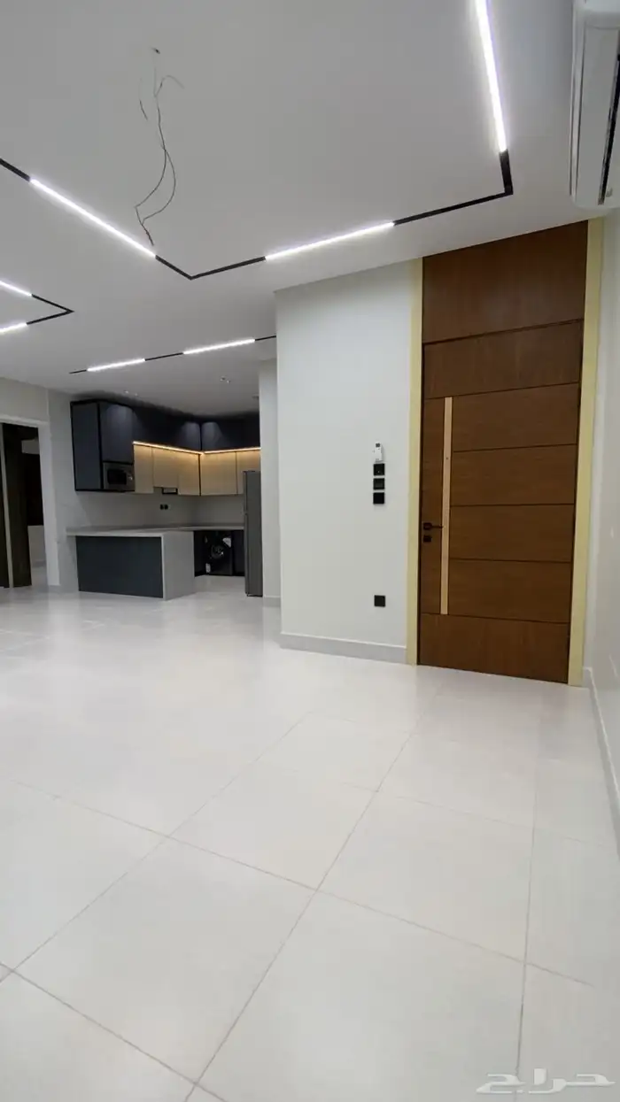 للإيجار شقة فاخرة جدة حي الروضة 11