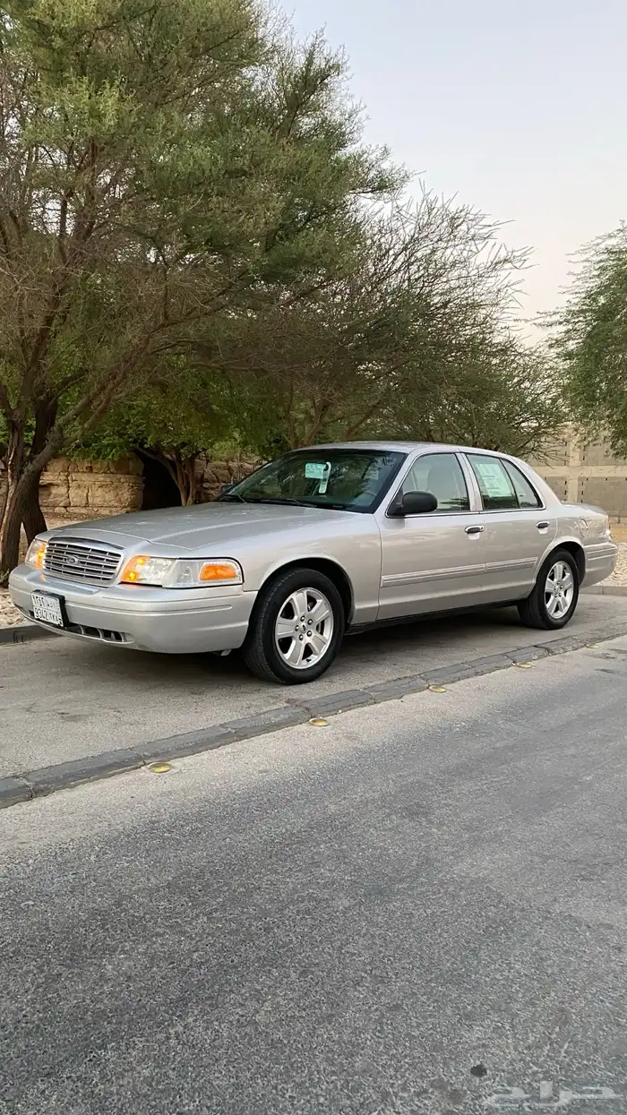 فورد كراون فكتوريا 2009 نظيف 3