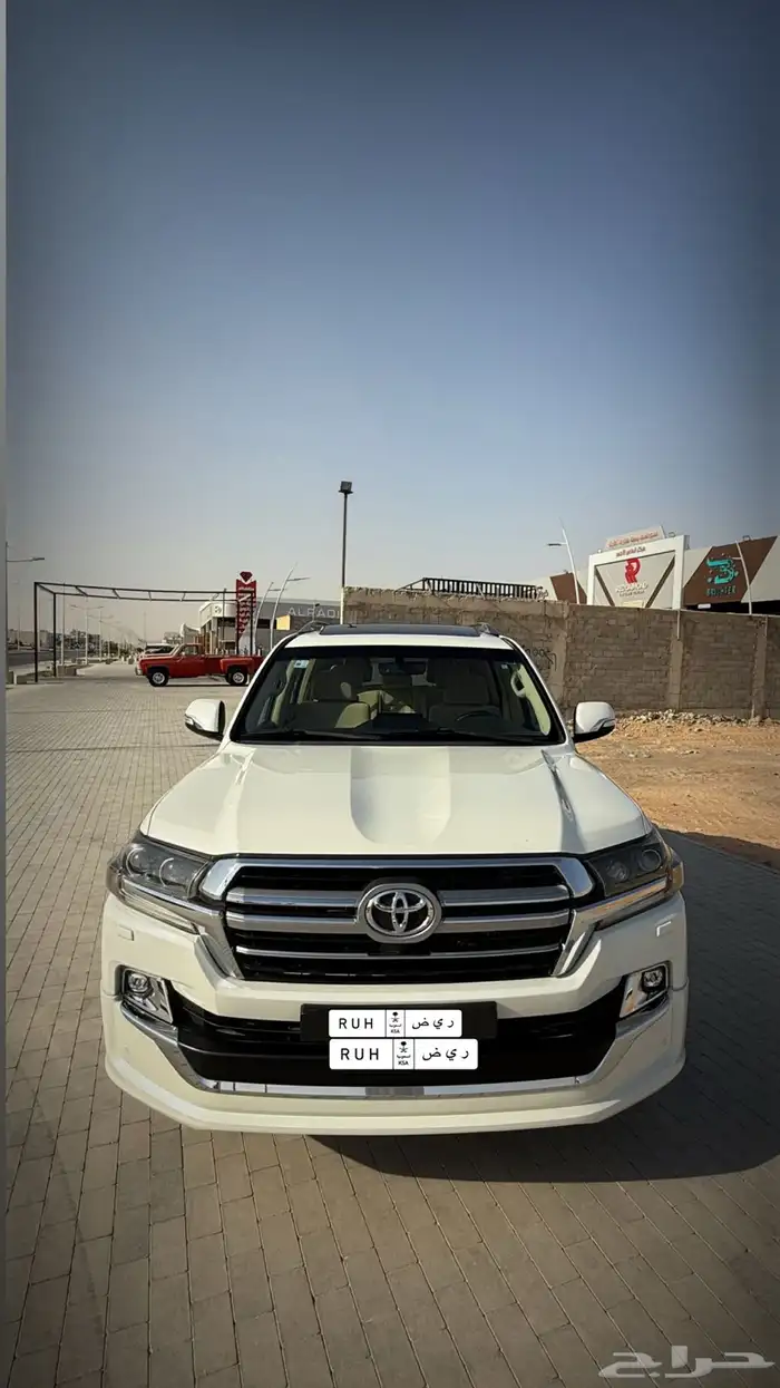 جيب لاندكروزر GXR تورنق موديل 2020 0