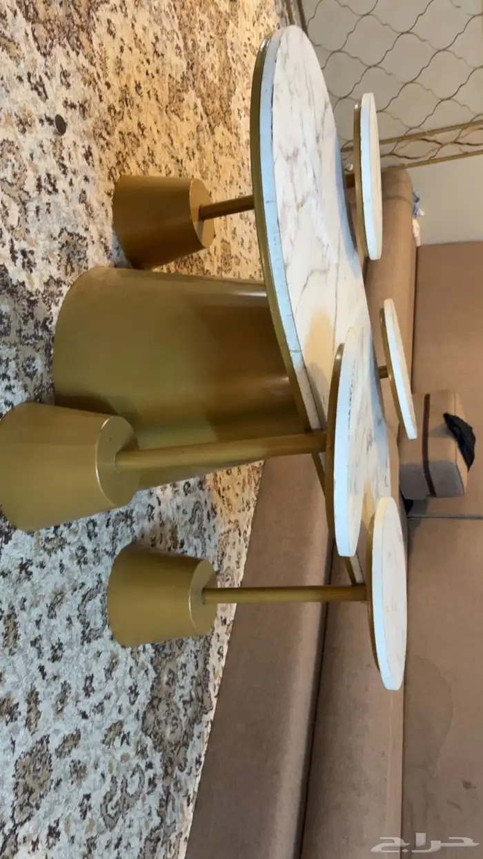 للبيع طاولات 3