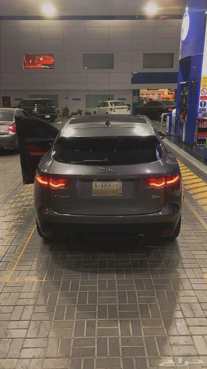 جاكوار F Pace R Sport ستة سلندر سوبر تشارج 11