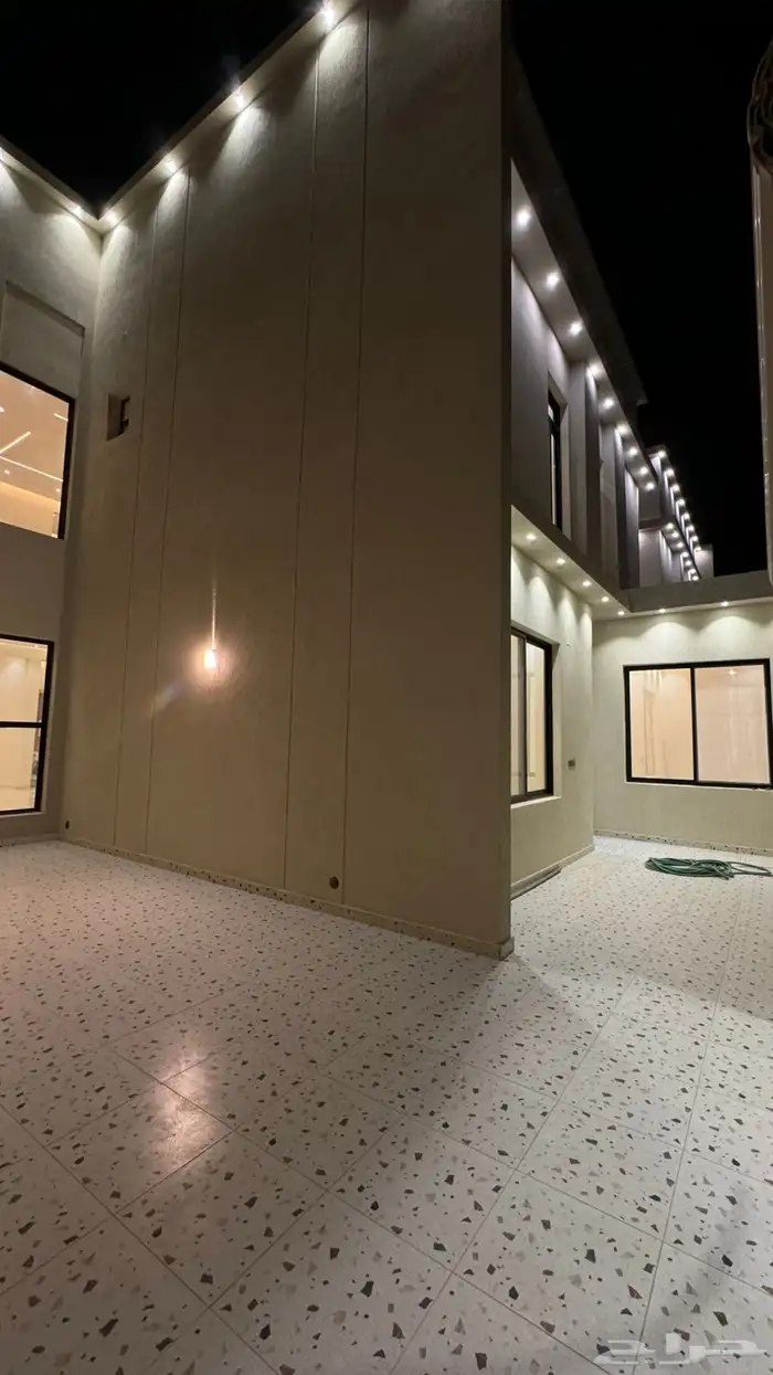 للبيع فيلا حي الامير سلطان 2