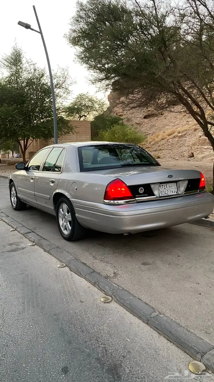 فورد كراون فكتوريا 2009 نظيف 5