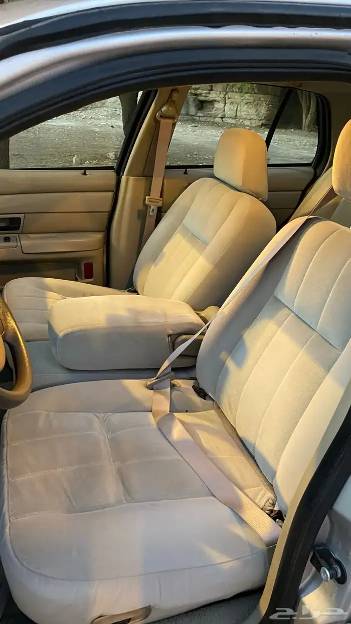 فورد كراون فكتوريا 2009 نظيف 23