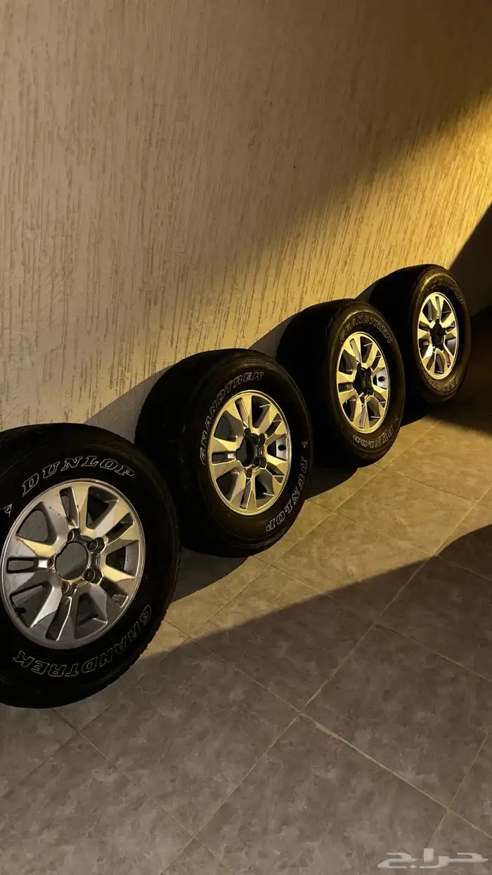 طقم جنوط لاندكروزر 2011 مع كفراتها تركب من 2008وفوق 2