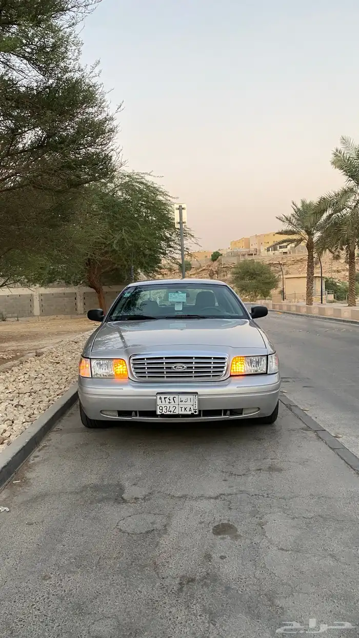 فورد كراون فكتوريا 2009 نظيف 1