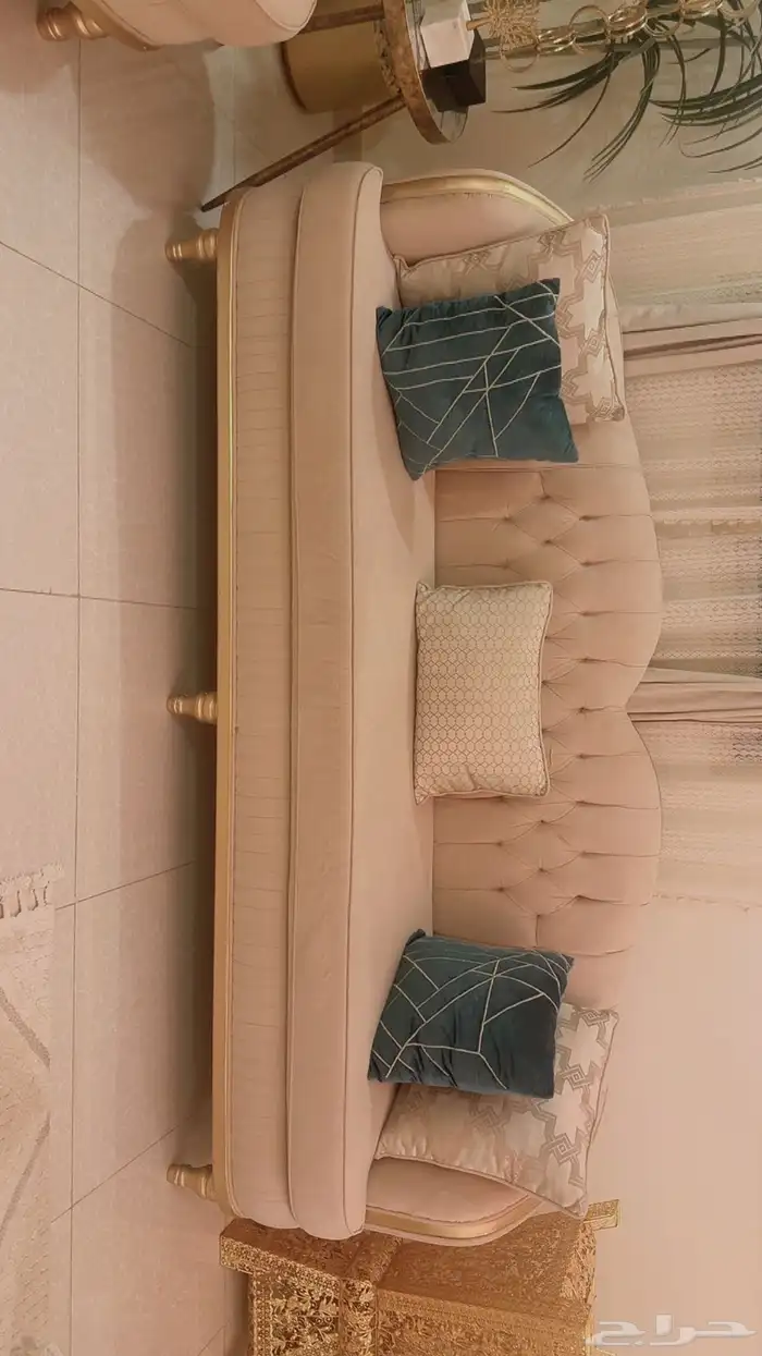 للبيع كنب مع ملحقات 4