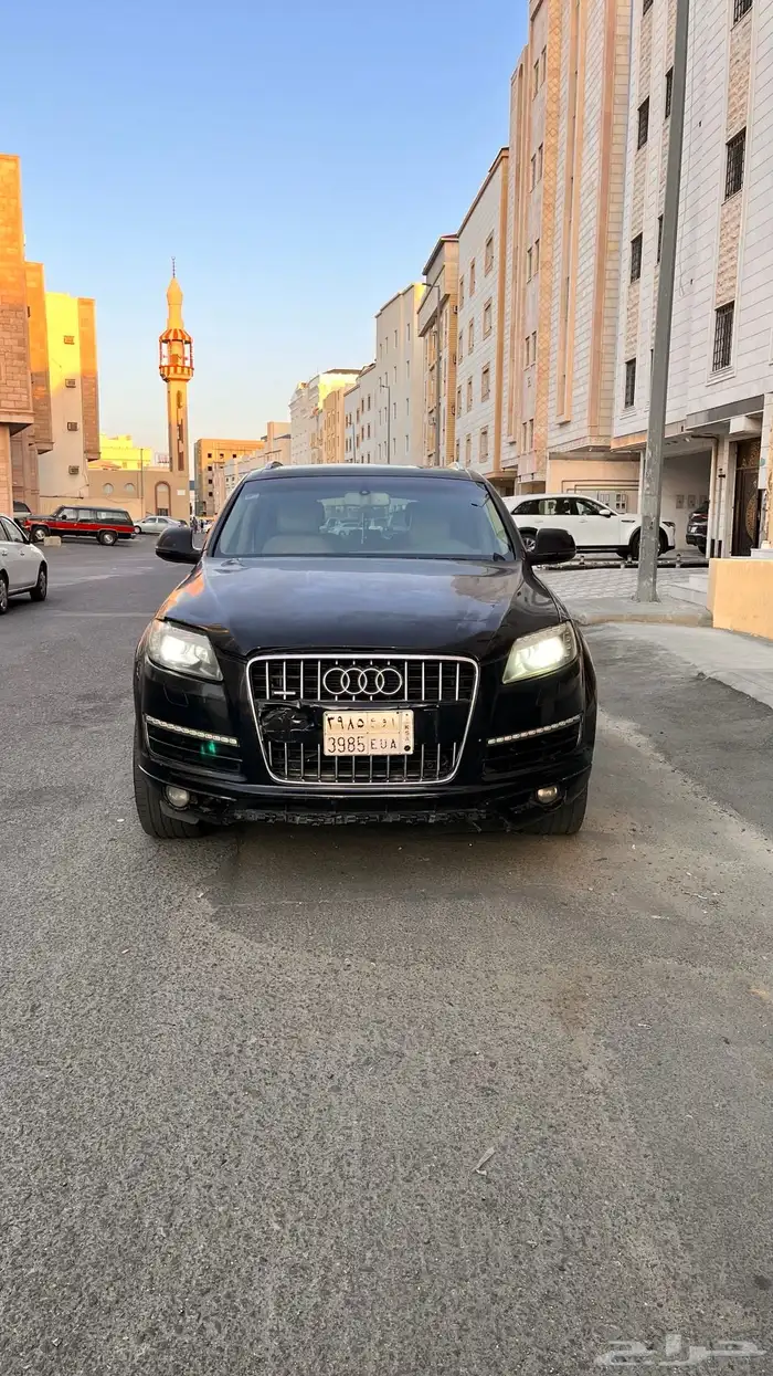 للبيع أودي Q7 موديل 2010 0