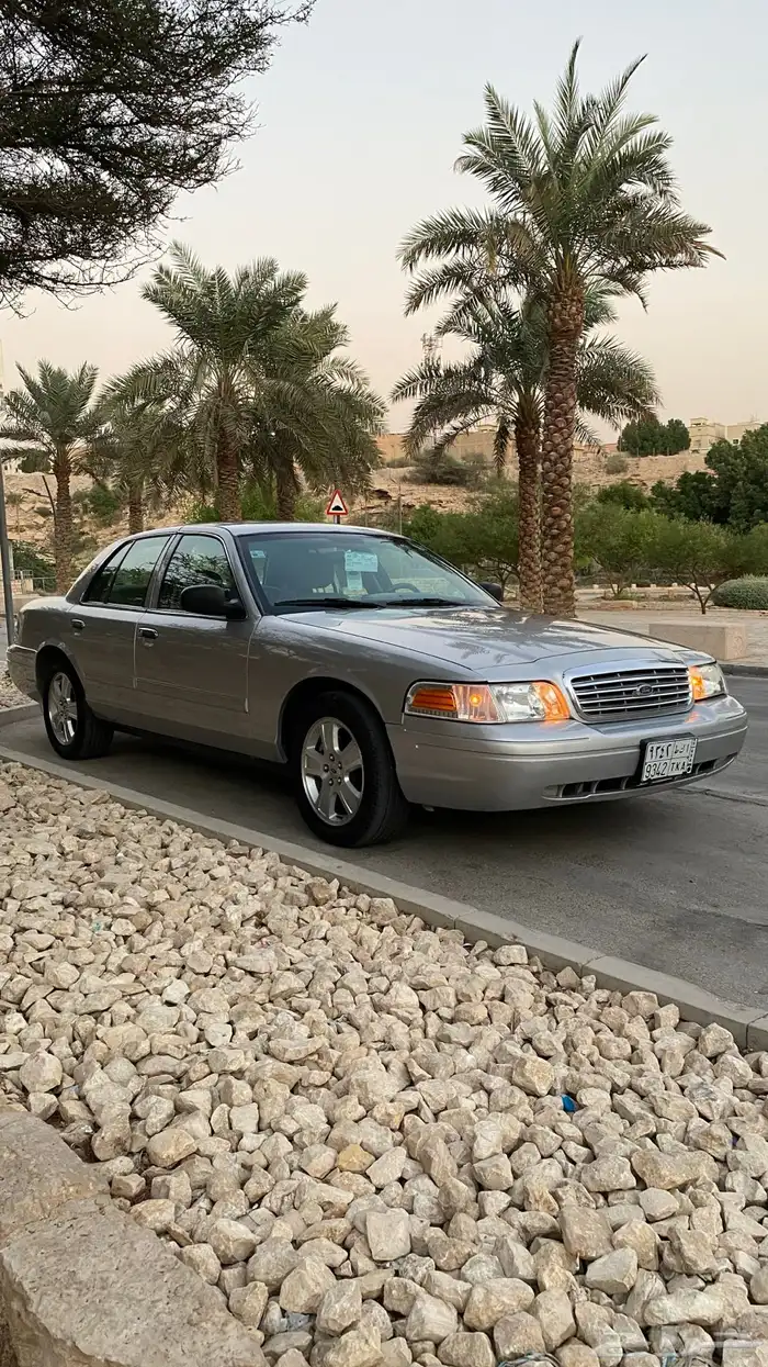 فورد كراون فكتوريا 2009 نظيف 13