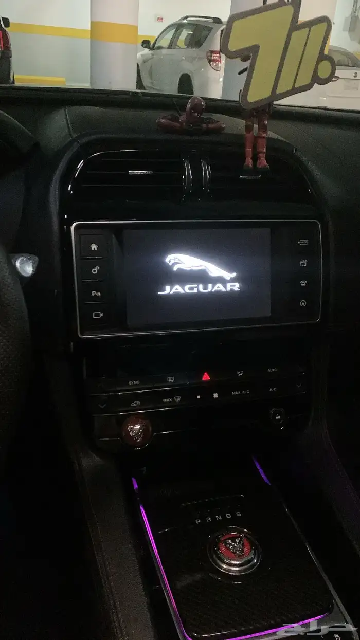 جاكوار F Pace R Sport ستة سلندر سوبر تشارج 9