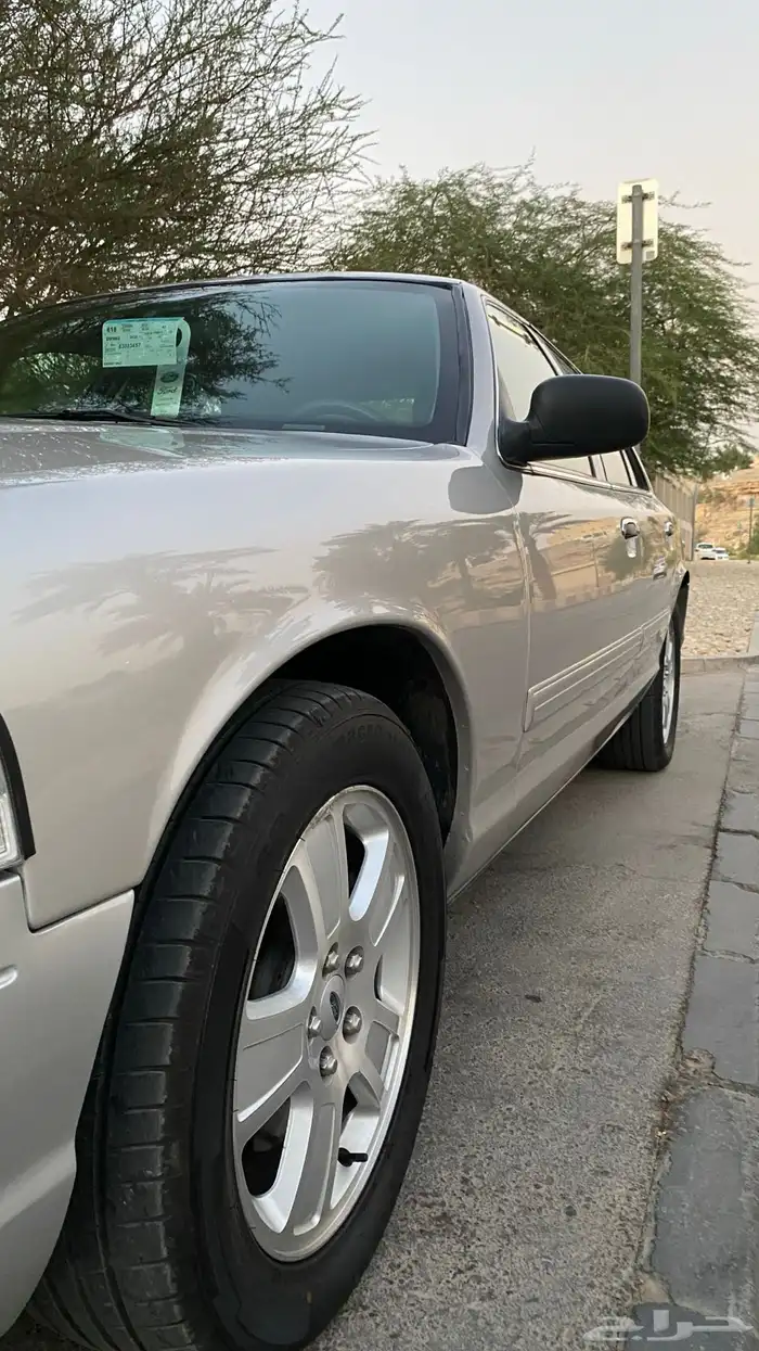 فورد كراون فكتوريا 2009 نظيف 11