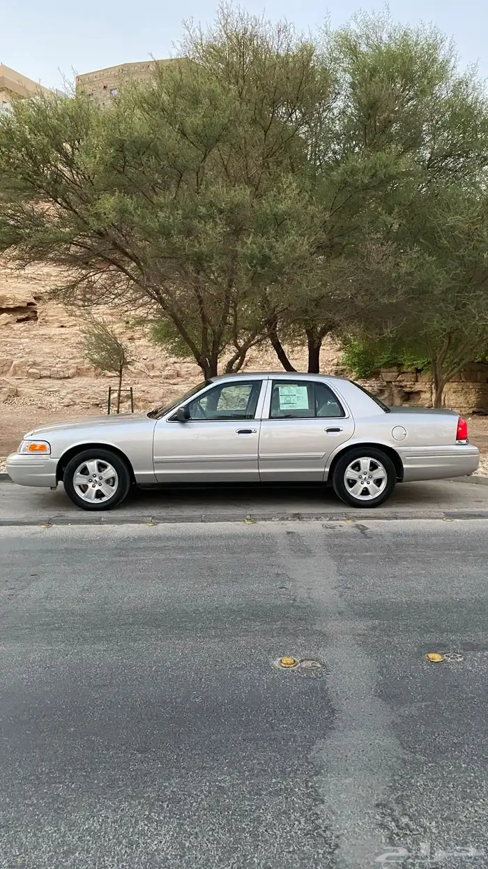 فورد كراون فكتوريا 2009 نظيف 4