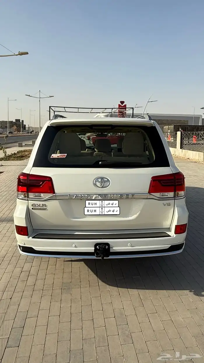 جيب لاندكروزر GXR تورنق موديل 2020 3