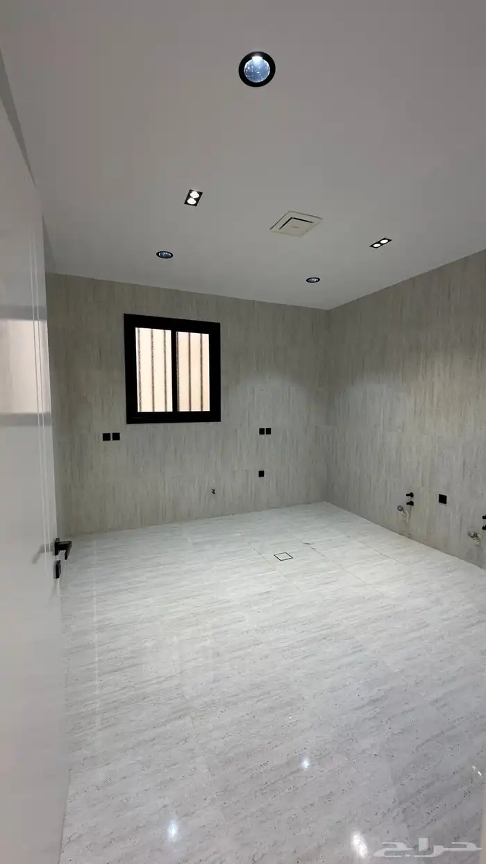 شقق ارضيه وارواف علويه للبيع خميس مشيط حي اليرموك 27