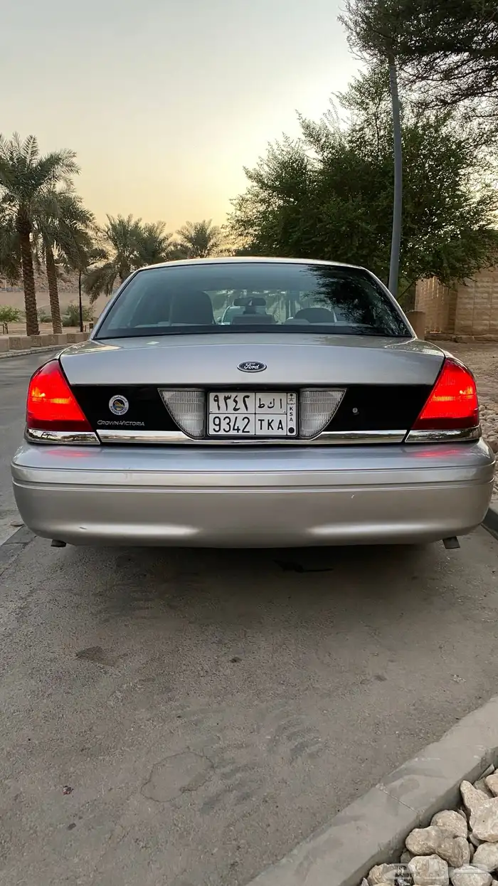 فورد كراون فكتوريا 2009 نظيف 6