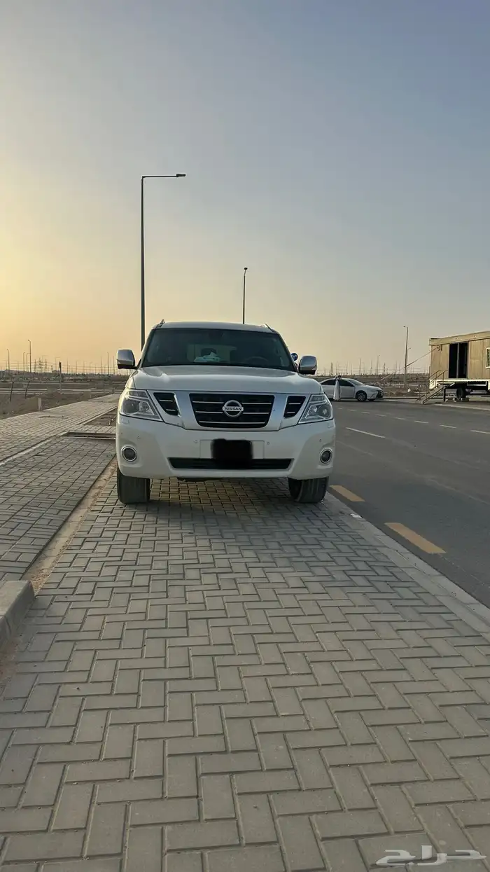 جيب نيسان باترول بلاتنيوم موديل 2014 مكينة 400 فل كامل 4
