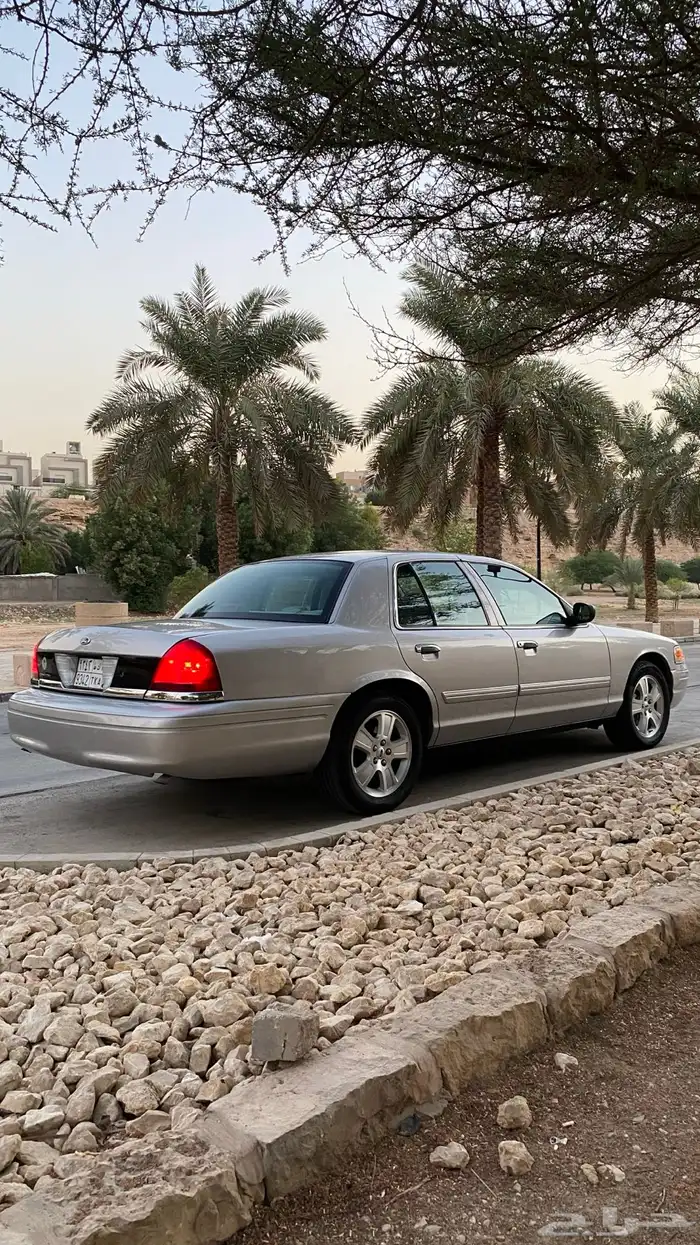 فورد كراون فكتوريا 2009 نظيف 7