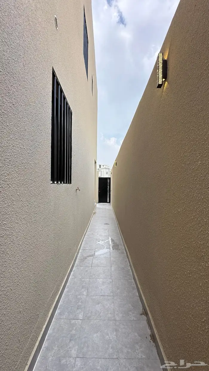 شقق ارضيه وارواف علويه للبيع خميس مشيط حي اليرموك 3