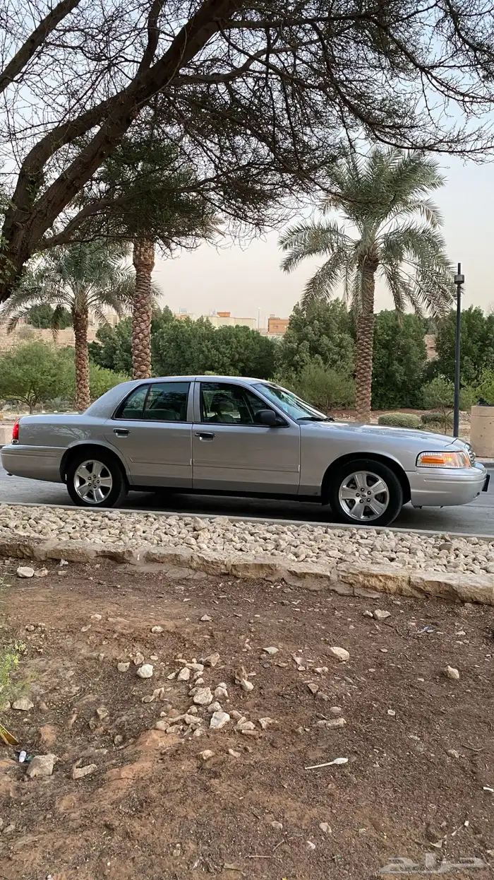 فورد كراون فكتوريا 2009 نظيف 10