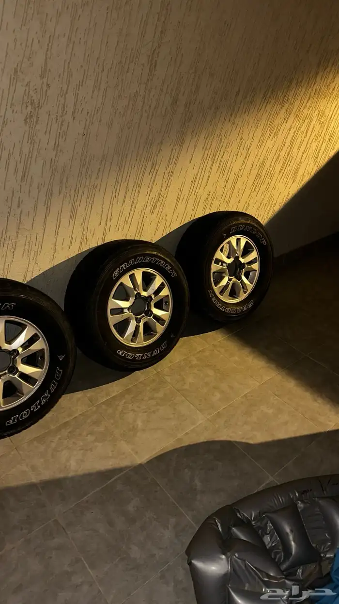 طقم جنوط لاندكروزر 2011 مع كفراتها تركب من 2008وفوق 5