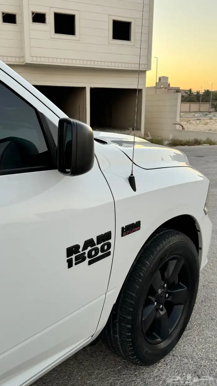 رام 1500 كلاسيك غمارة 2022 مواصفات نادرة 13