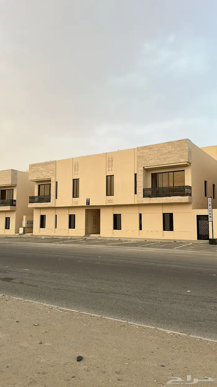 ثلاث عماير بحي طويق للبيع شقق 0