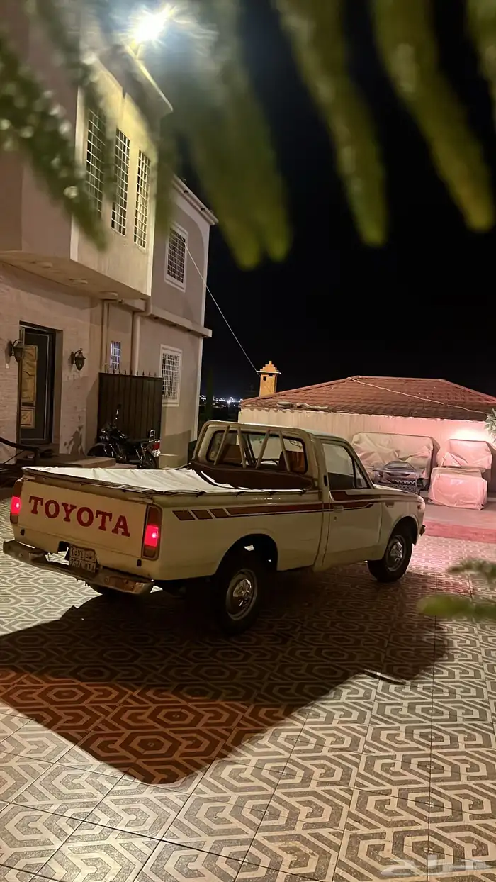 هايلوكس 1978 للإجار اليومي في جميع أنحاء الرياض 4