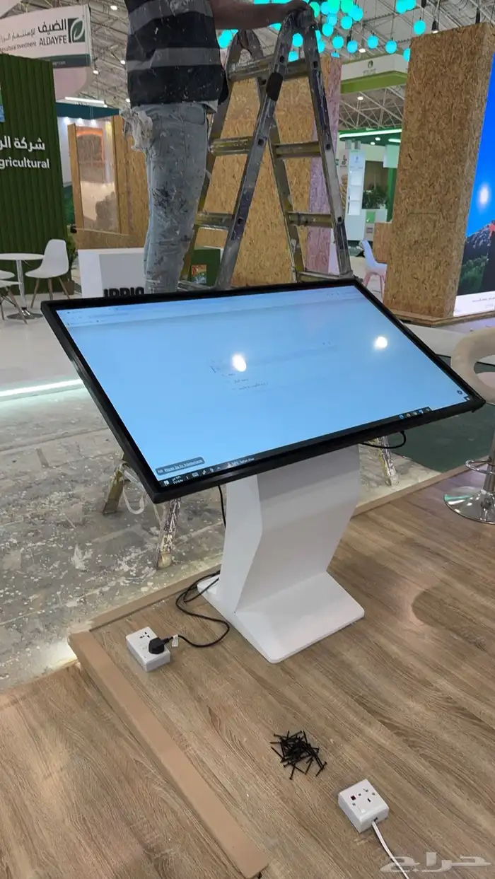 تنظيم معارض ومؤتمرات شاشات واضائات وصوتيات 89