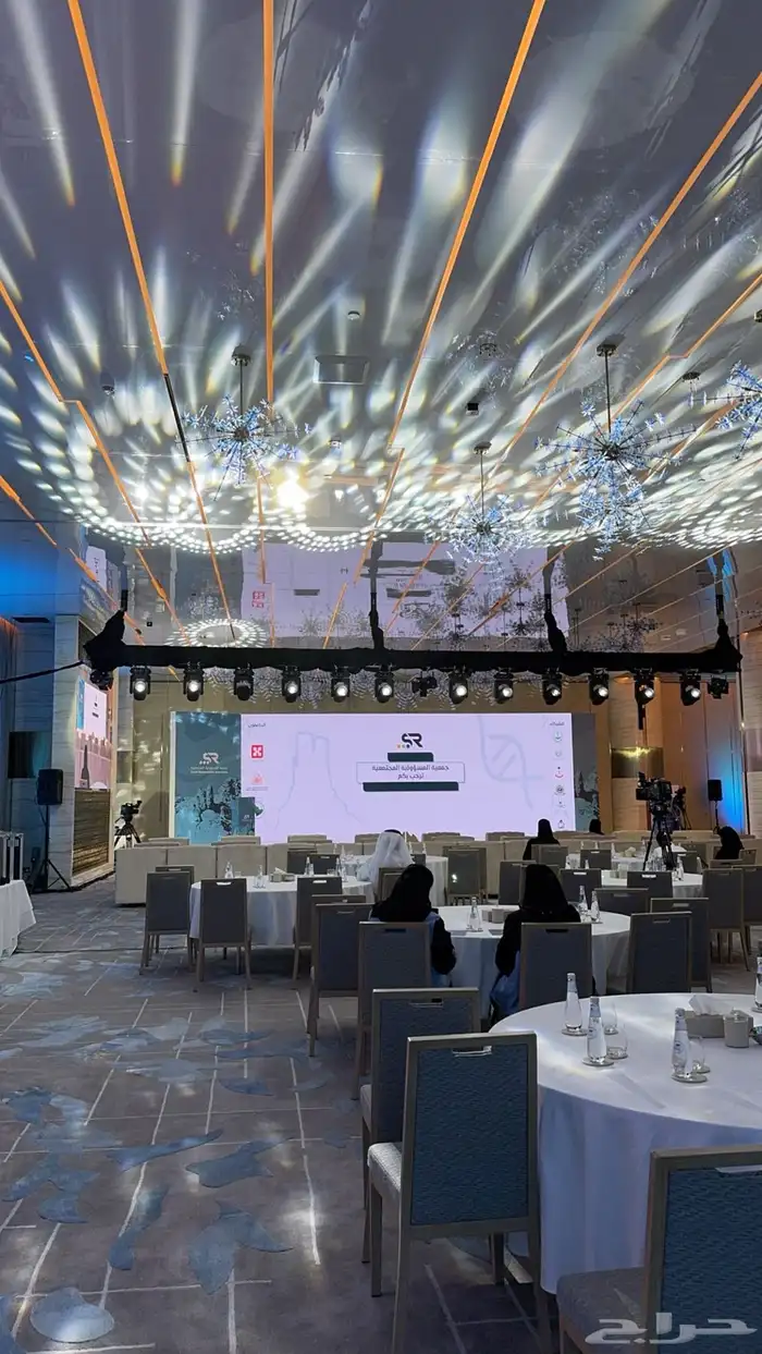 تنظيم معارض ومؤتمرات شاشات واضائات وصوتيات 99