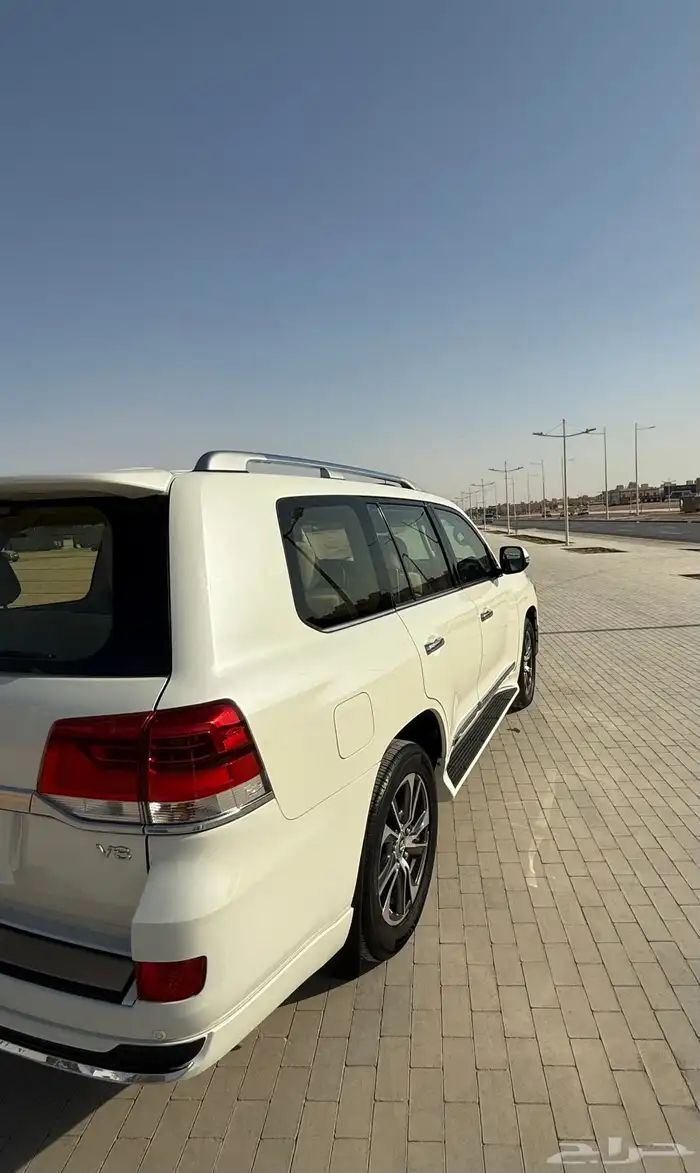جيب لاندكروزر GXR تورنق موديل 2020 15