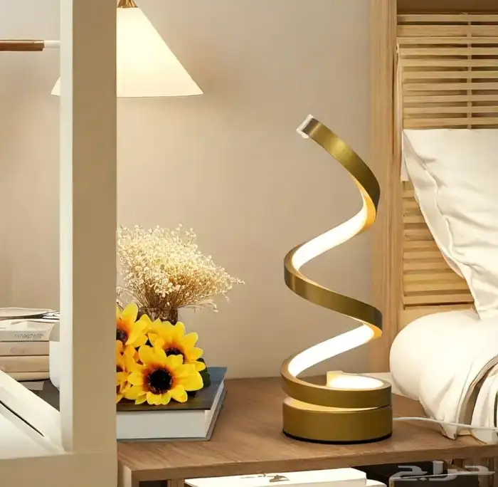 مصباح طاولة LED حلزوني قابل للتعتيم مع رقبة فضية معدنية ضو 2