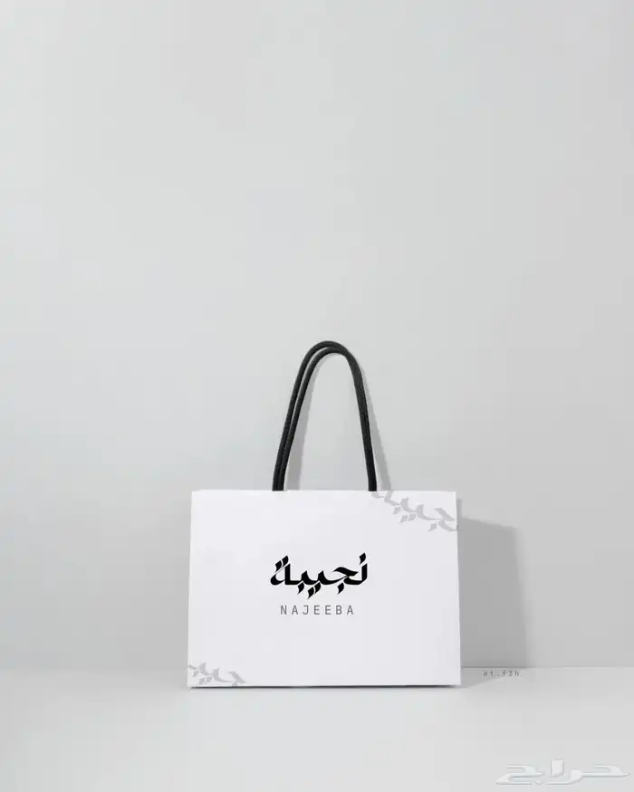 مصممة جرافيك 4