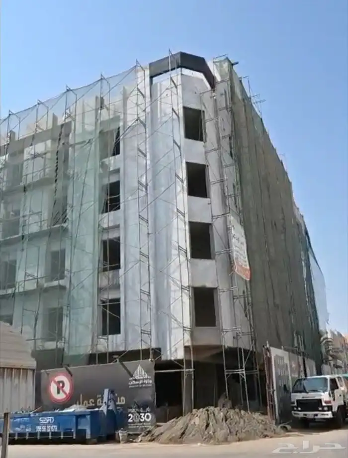 شقه 4 غرف شارعين مساحة 130م مدة التسليم 3 اشهر حي النزهه 0